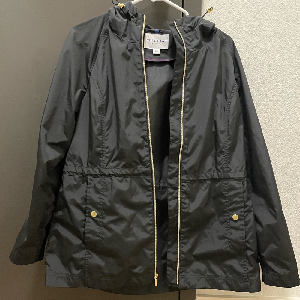 Cole Haan Signature Travel Packable Rain Jacket - Picture 5 of 6